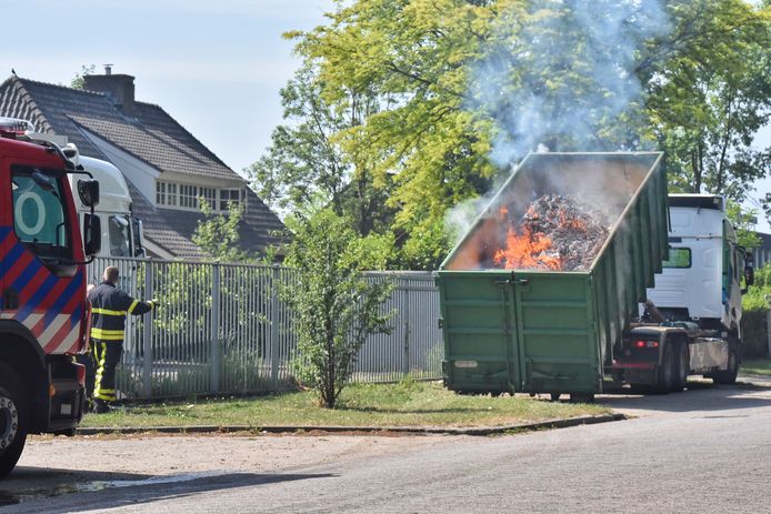Brand bij papierverwerker in Tilburg.