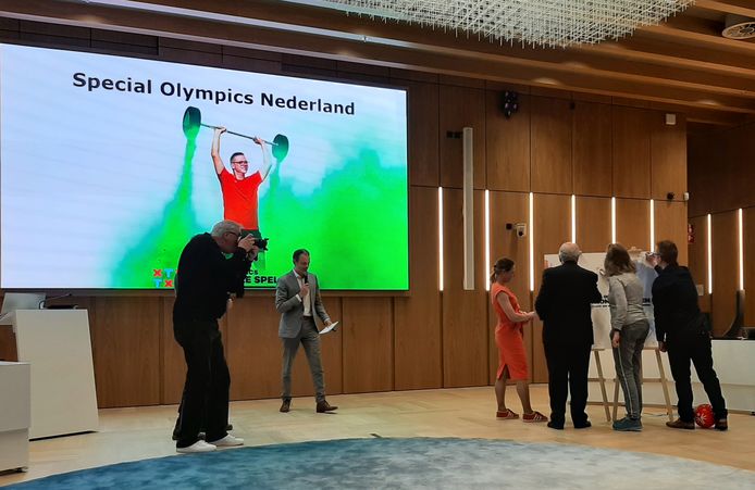 Tilburg en Breda zijn in 2024 gastheer voor de Special Olympics. Dit werd met handtekeningen bezegeld.
