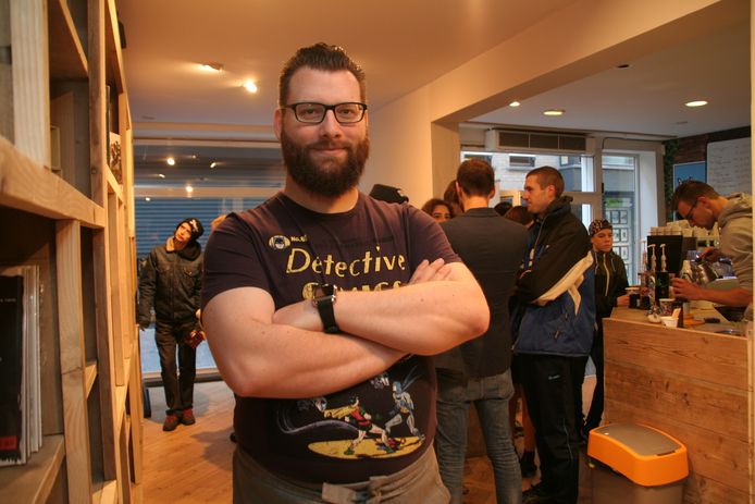 Steven Claes bij de opening van zijn winkel, op 28 november 2015, exact vier jaar geleden.
