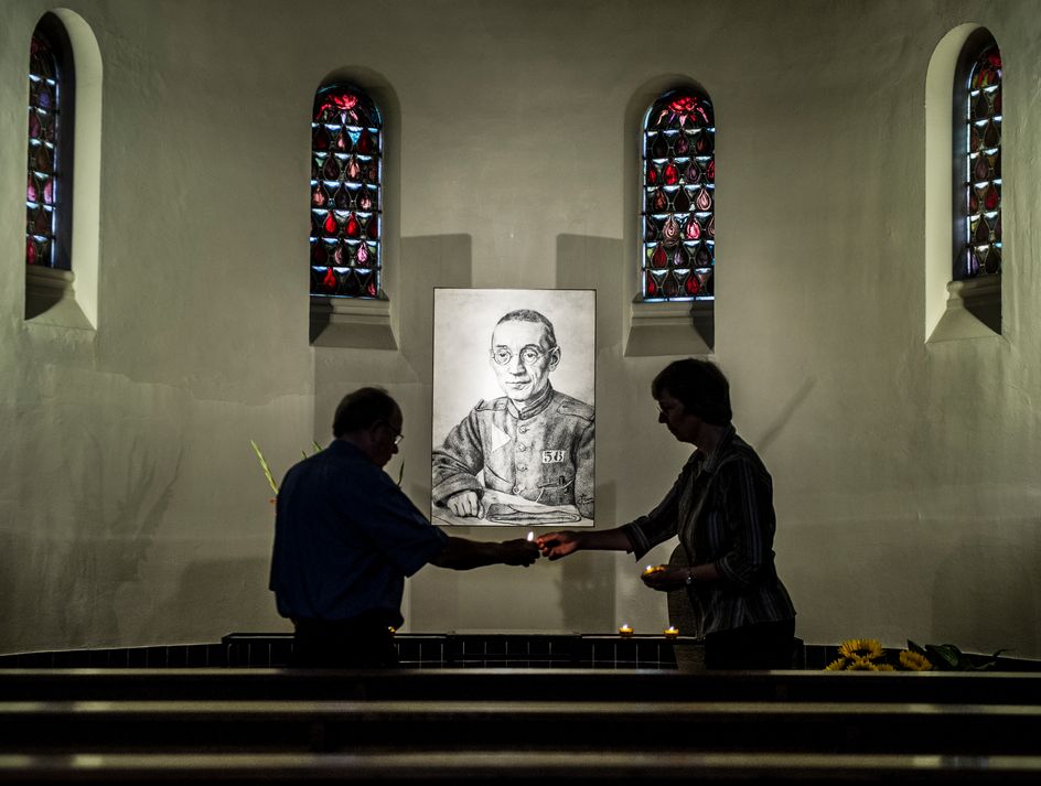 Nog Even En Dan Is Titus Brandsma Een Heilige TROUW