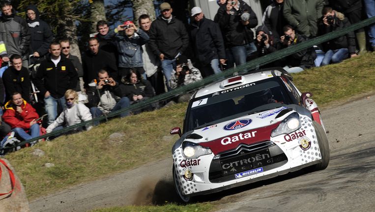 Nasser Al-Attiyah gisteren tijdens de rally van Frankrijk. Beeld getty