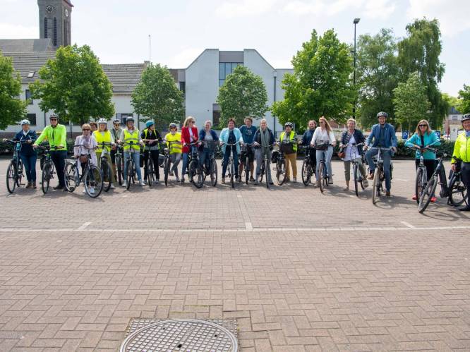 Oostrozebeke zet fietsend personeel in de bloemetjes