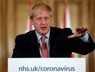 Toestand van Boris Johnson (55) “verbetert” en “hij zit rechtop in bed”