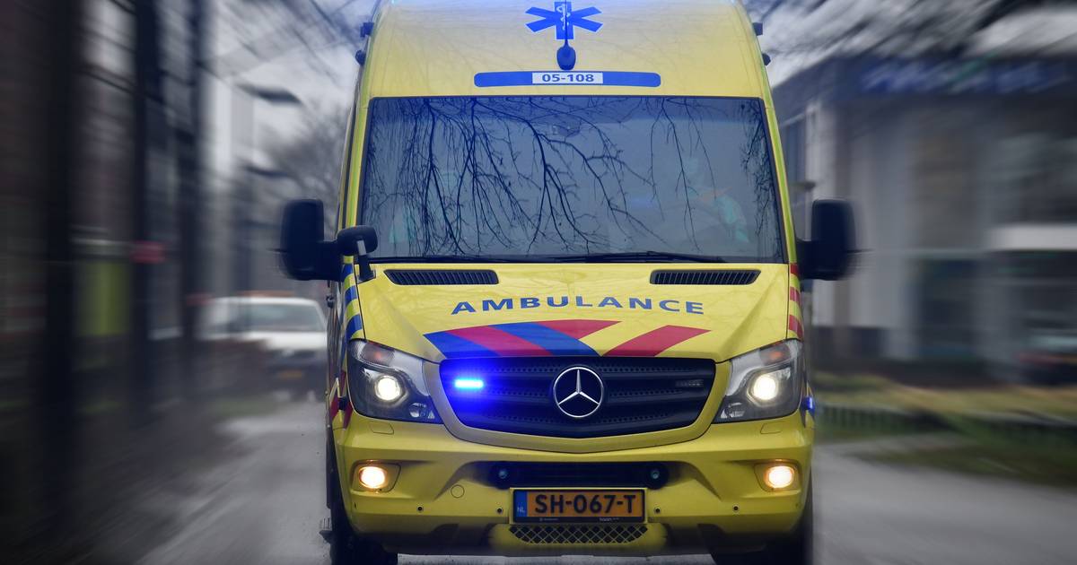 Veel schade bij aanrijding tussen brommobiel en auto in De Goorn | 112 nieuws Koggenland