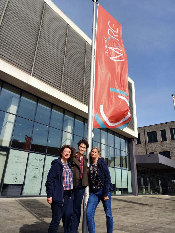 Irina (rechts) wordt bijgestaan door kinderverpleegkundige en Thomas More-docent Annelies en de Oekraïnse Natalia die zal tolken.