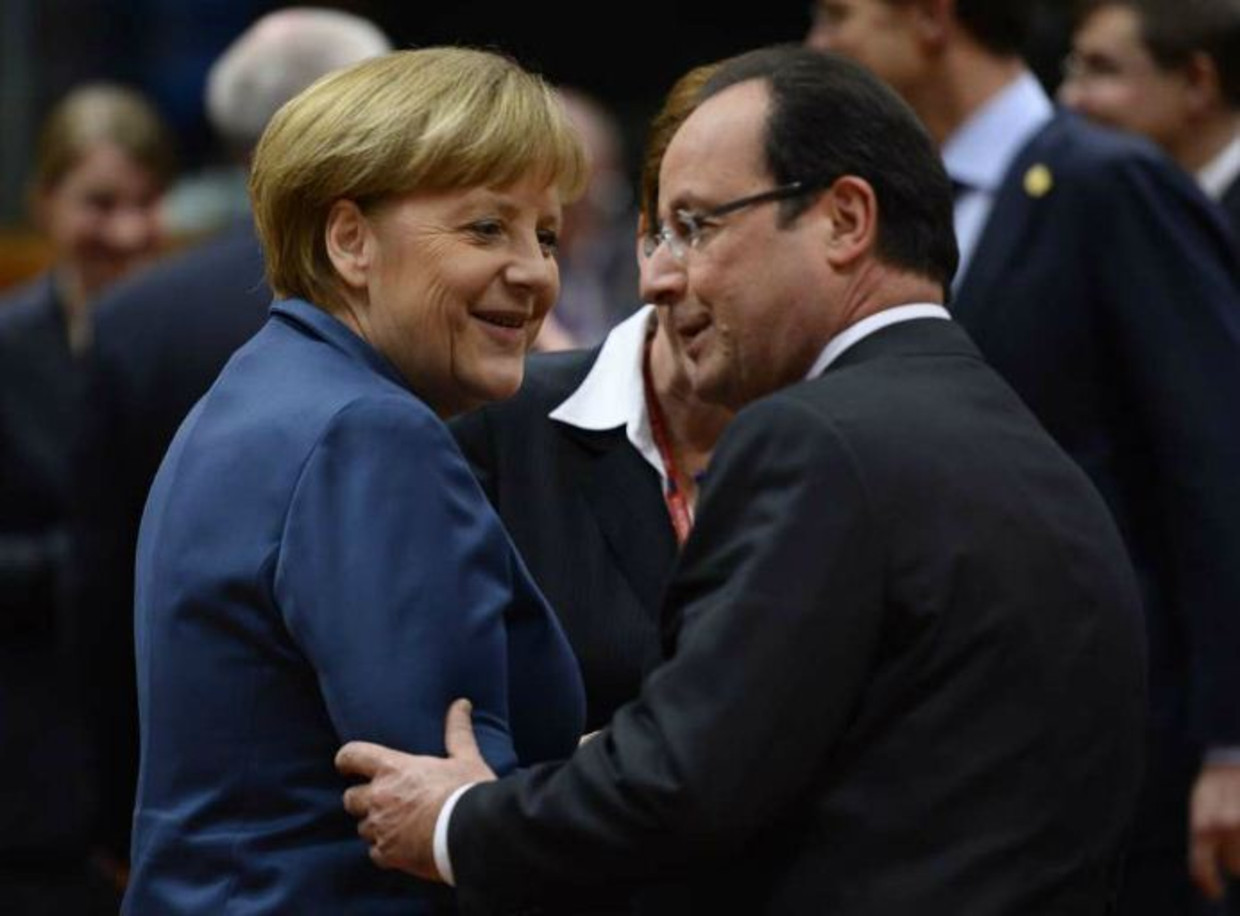 Angela Merkel met Francois Hollande Beeld afp