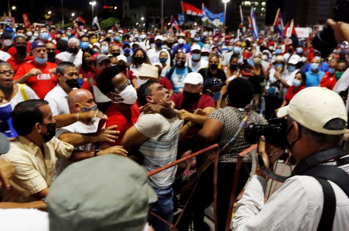Protesten in Havana, Cuba, op 17 juli 2021. (EPA/Ernesto Mastrascusa)