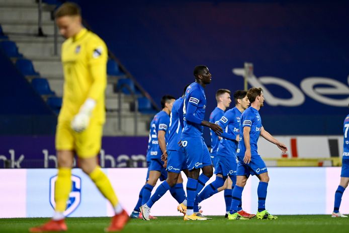 Club Brugge lacht in zijn vuistje: Genk en Anderlecht ...