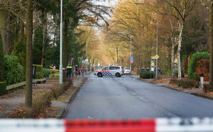De Oenenburgweg in Nunspeet is afgesloten na de ontvoering waarbij twee Bredanaars betrokken zouden zijn.