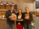 Dietmar, Hilde en Isolde in hun nieuwe bakkerij De Broodstokerij in de Lange Violettestraat.