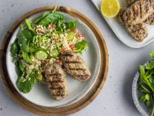 Wat Eten We Vandaag: Köfte met bulgur-spinaziesalade