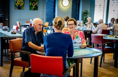 Wie laat de hond uit of doet boodschappen als dat straks niet meer gaat? In Leende willen ze daar nu