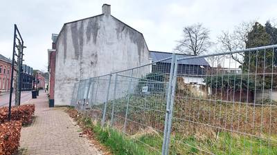 De nieuwe buren kijken straks vanaf hun balkon zo in hun tuin: ‘Als we dit hadden geweten, hadden we