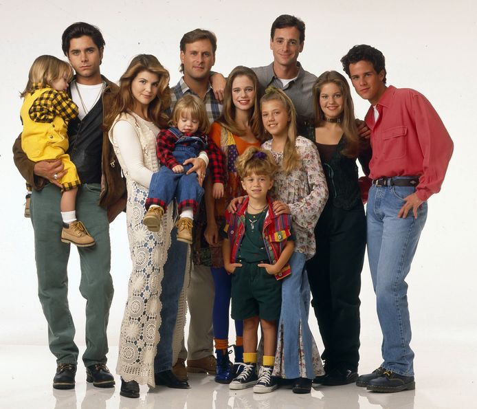 De cast van Full House in 1993, met als derde van rechts Bob Saget.