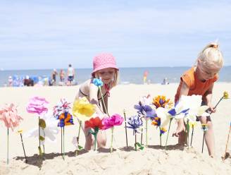 Wie tovert mooiste papieren strandbloem in elkaar? Knokke-Heist eert aloude kusttraditie met eigen festival