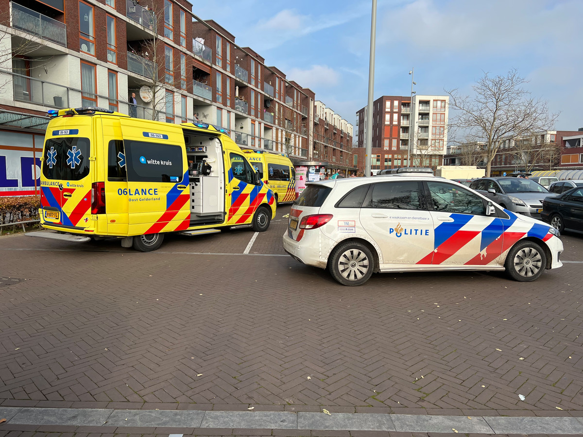 Vrouw Aangereden Op Parkeerplaats Bij Supermarkt In Zutphen Dader Gaat 