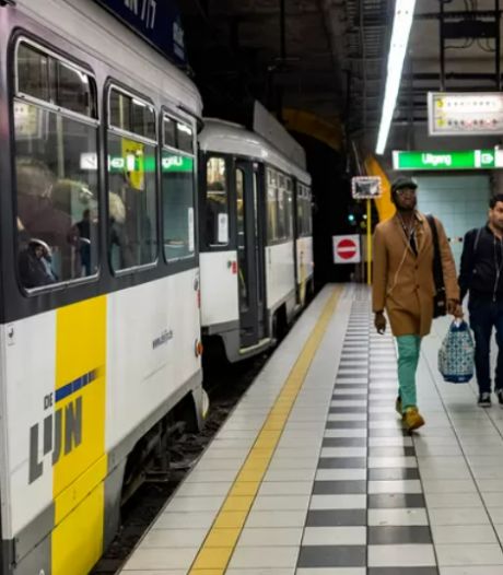 Un jeune homme poignardé dans un tram à Anvers, son pronostic vital engagé