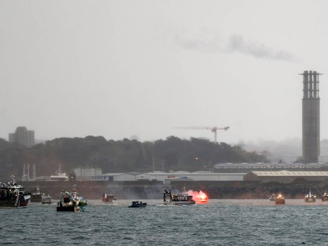Conflict over visserij bereikt kookpunt: Franse vissers protesteren bij Jersey, VK stuurt marineschepen
