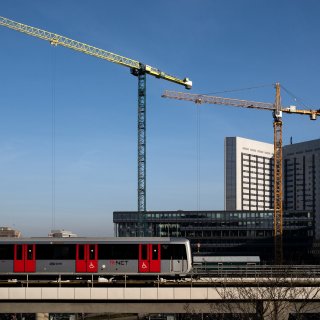 How to keep Amsterdam attractive for ordinary people with average incomes? What political parties want to do