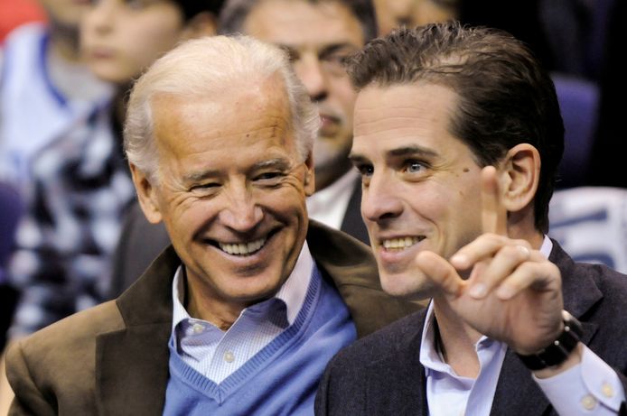 Voormalig vicepresident Joe Biden en zijn zoon Hunter Biden in 2010.