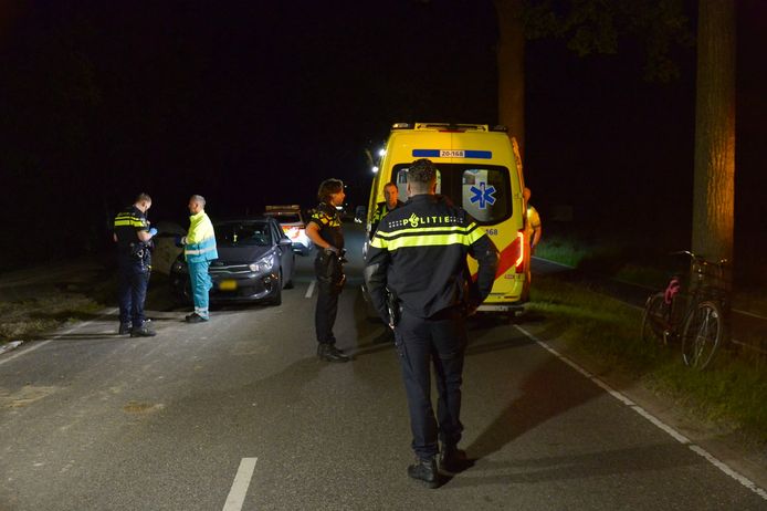 De gevallen vrouw is op de Ettenseweg in Rijsbergen met een ambulance opgehaald en naar het ziekenhuis gebracht.