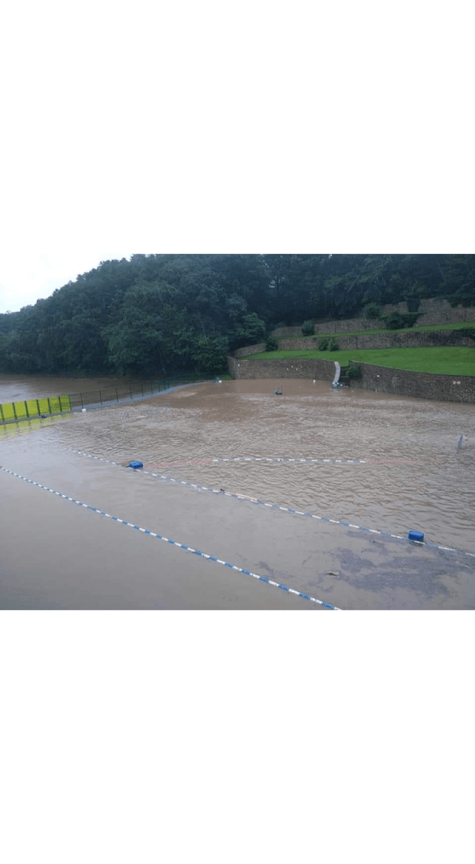 La piscine de Charleroi-les-Bains à Loverval (Gerpinnes) est envahie par des coulées de boue