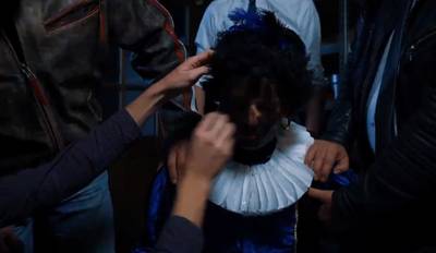 PVV Overijssel ‘ontvoert’ roetveegpiet en schminkt hem zwart