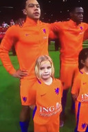 Puck voor Memphis Depay.