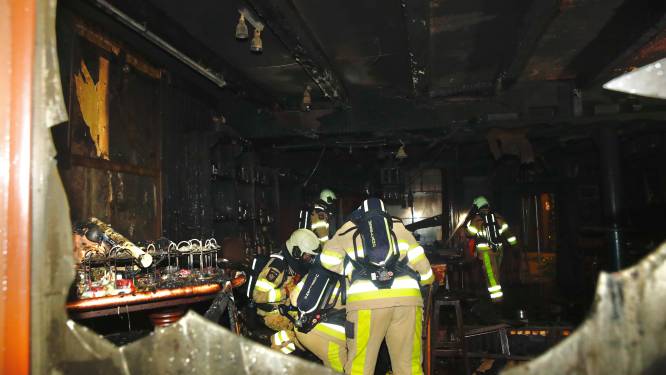 Hevige brand verwoest café de Tagrijn in Zwolle