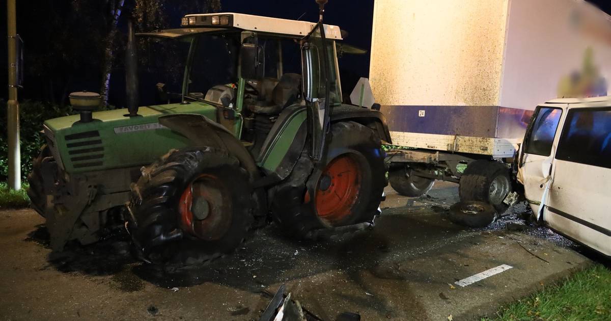 Grote ravage na zware botsing bestelbus en tractor in Zeeland, meerdere gewonden naar ziekenhuis.