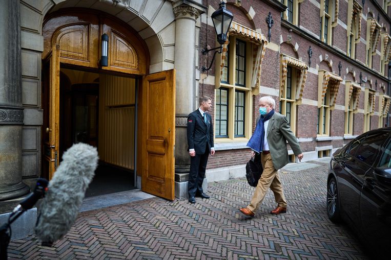RIVM-directeur Jaap van Dissel vrijdag bij aankomst op het Binnenhof voor een bewindspersonenoverleg over de aanpak van de coronacrisis. Beeld ANP