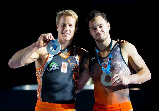 Epke Zonderland en Bart Deurloo met hun medailles.