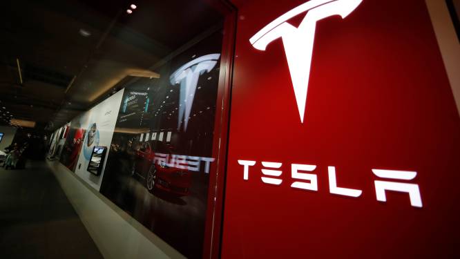 Tesla aangeklaagd door voormalige werknemers wegens ‘massaontslag’