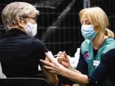 Het vaccineren in zeven grafieken: effect bij ouderen steeds beter zichtbaar