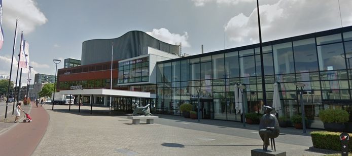 Komt er toch een Beachy in de stad? De vergunning is aangevraagd om het strandje voor de Schouwburg aan te leggen.