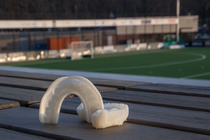 Nederlandse innovatie: mondbitje op maat voortaan op de hockeyclub uitgeprint Economie AD.nl