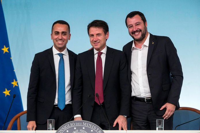 Giuseppe Conte (midden) samen met Matteo Salvini (rechts) et Luigi Di Maio (links).