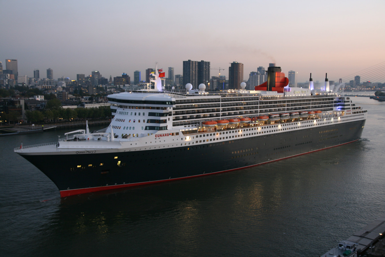 Liefhebbers van cruiseschepen opgelet Queen Mary 2 zet na tien jaar