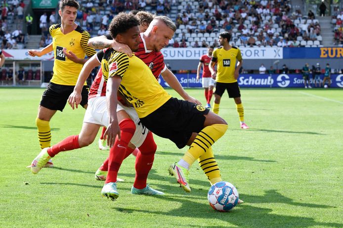 Donyell Malen tijdens het duel met SC Freiburg.