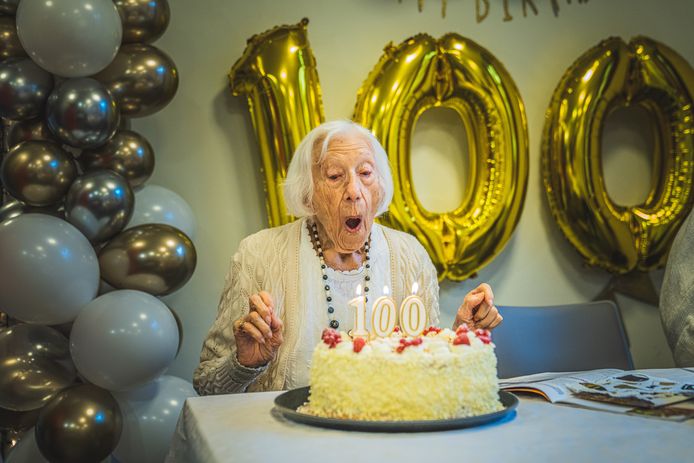 Vera Rogiest is de oudste vrijwilliger van het land: afgelopen weekend werd ze 100.
