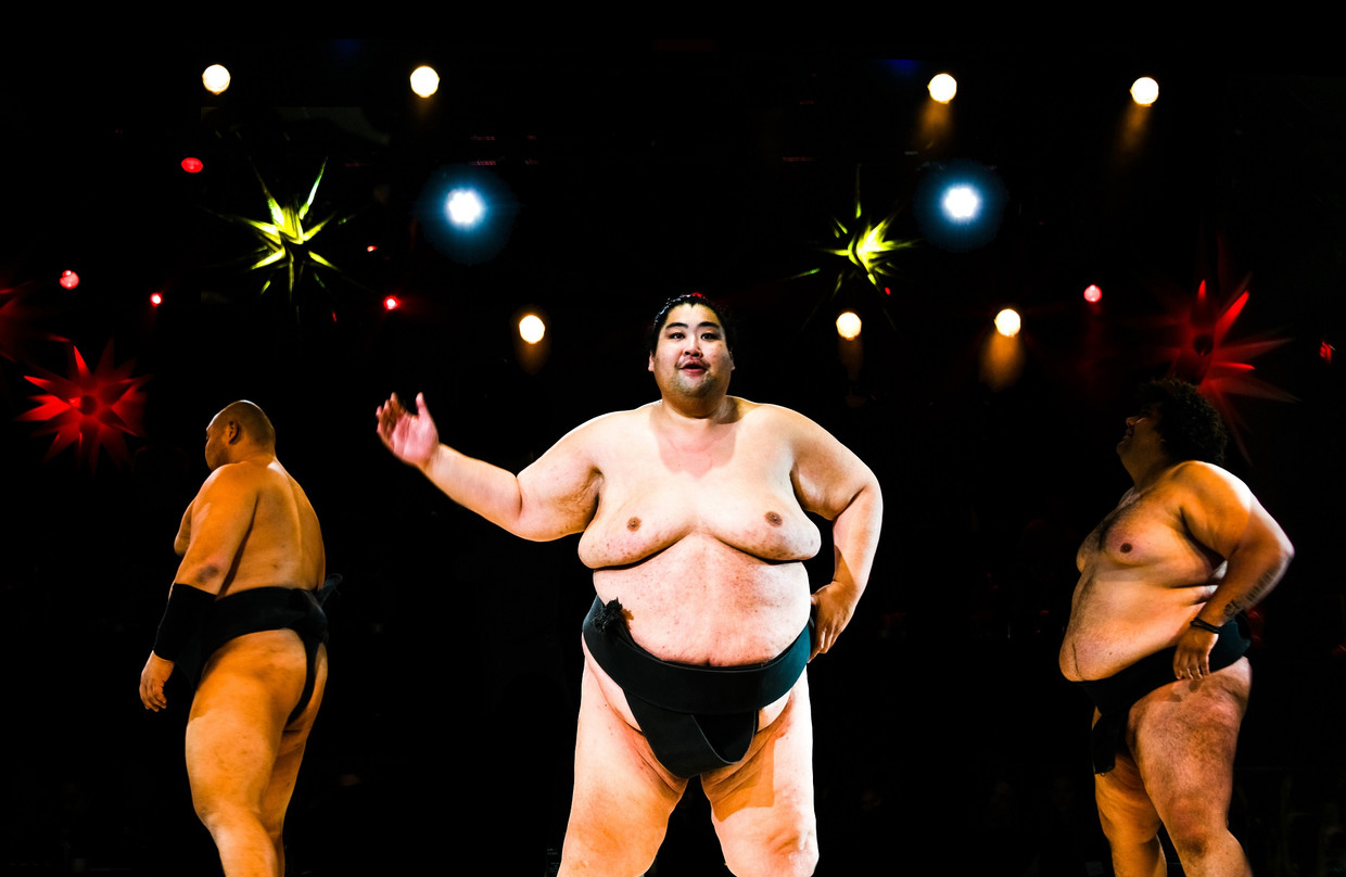 In het Playstation Theatre op Broadway met drie Sumoworstelaar-kampioenen. Beeld Dolly Faibyshev