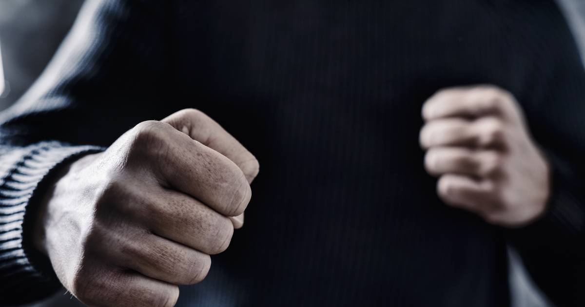 Snackbarhouder (71) verdacht van zware mishandeling: ‘Als je me bedreigt, dan ben je aan de beurt'.