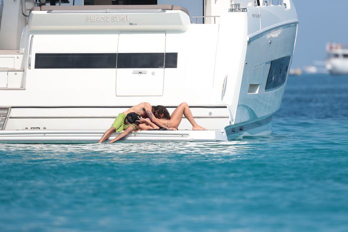 Heidi Klum en Tom Kaulitz maken het zich comfortabel op een liefdesboot in Cannes. Reporters / Abaca