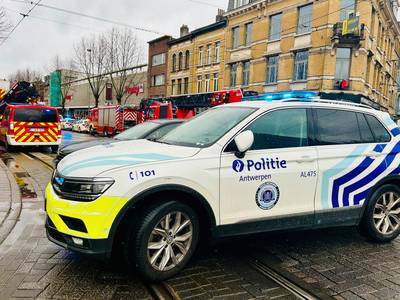 Voetganger in levensgevaar na aanrijding door tram in Deurne