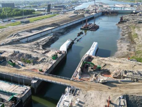 Alweer knalde er springstof in de Middensluis in Terneuzen, en dat was goed te horen en voelen