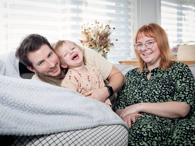 Naomi (28) en Tom (33) verdienen 4.000 euro, maar proberen bewust om te gaan met hun geld: “Ik las soms een ‘ik-koop-niks-maand’ in”