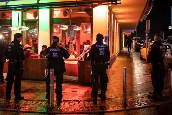 Ook in Bochum viel de politie in een aantal bars binnen.