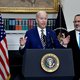 Het kwijtschelden van de studieschulden is een goed getimed cadeautje van Joe Biden