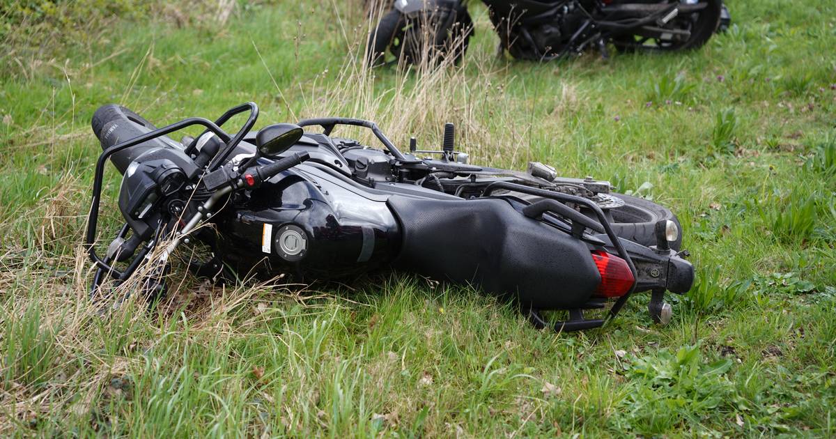 Twee leerlingen gewond door botsing tegen elkaar tijdens motorrijles in Zwolle.