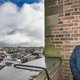 De prachtige dame is oud en krakkemikkig geworden